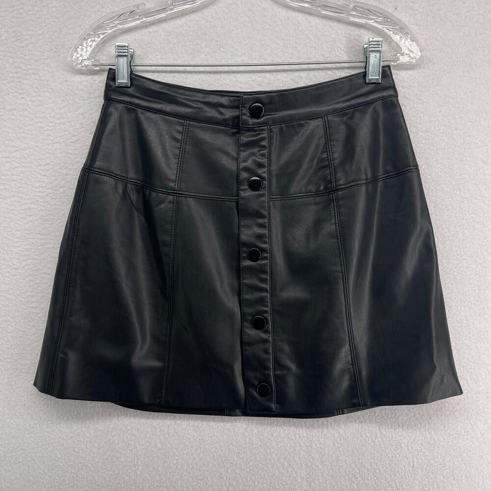 FREE PEOPLE Skirt 2 Maisie Vegan Mini Faux Leather Snap Front Closure Black - Picture 2 of 12